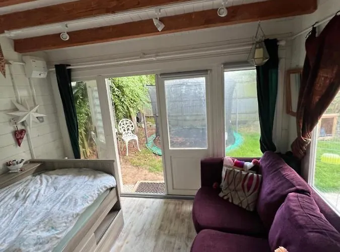29 Park Avenue , Shoreham-By-Sea , Cozy Cabin