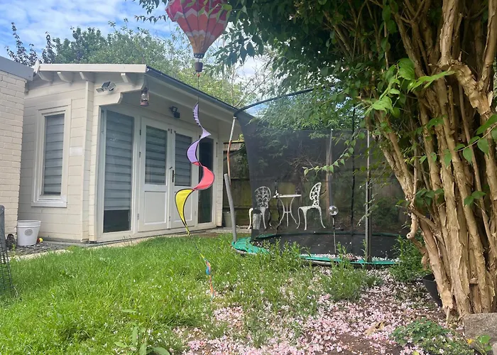 29 Park Avenue , Shoreham-By-Sea , Cozy Cabin
